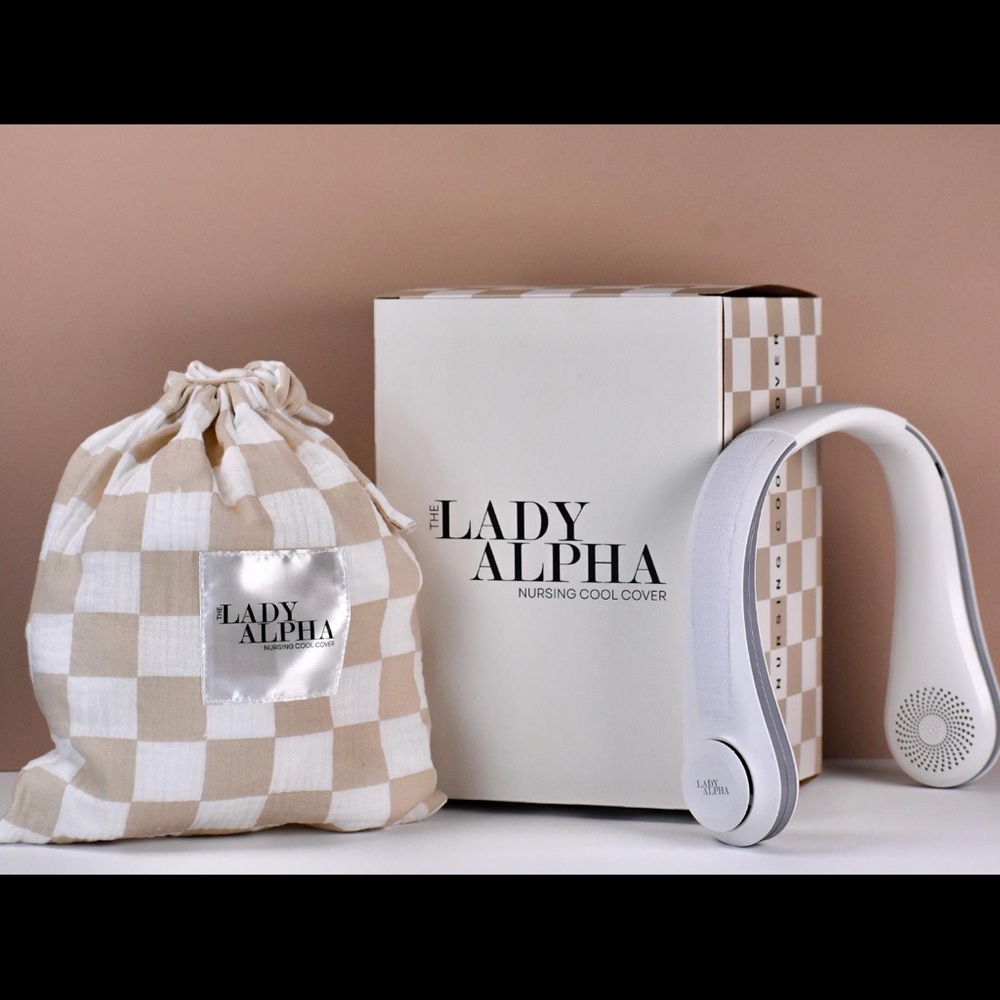 THE LADY ALPHA Checkered Nursing Cover with baby safe fan included